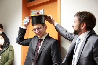 Doktorhut Übergabe durch Prof. M. Weigold